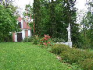 pomník se sochou, v pozadí márnice, fotodokumentace pořízena 19. 5. 2014