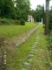 cestička k pomníku, fotodokumentace pořízena srpen 2006