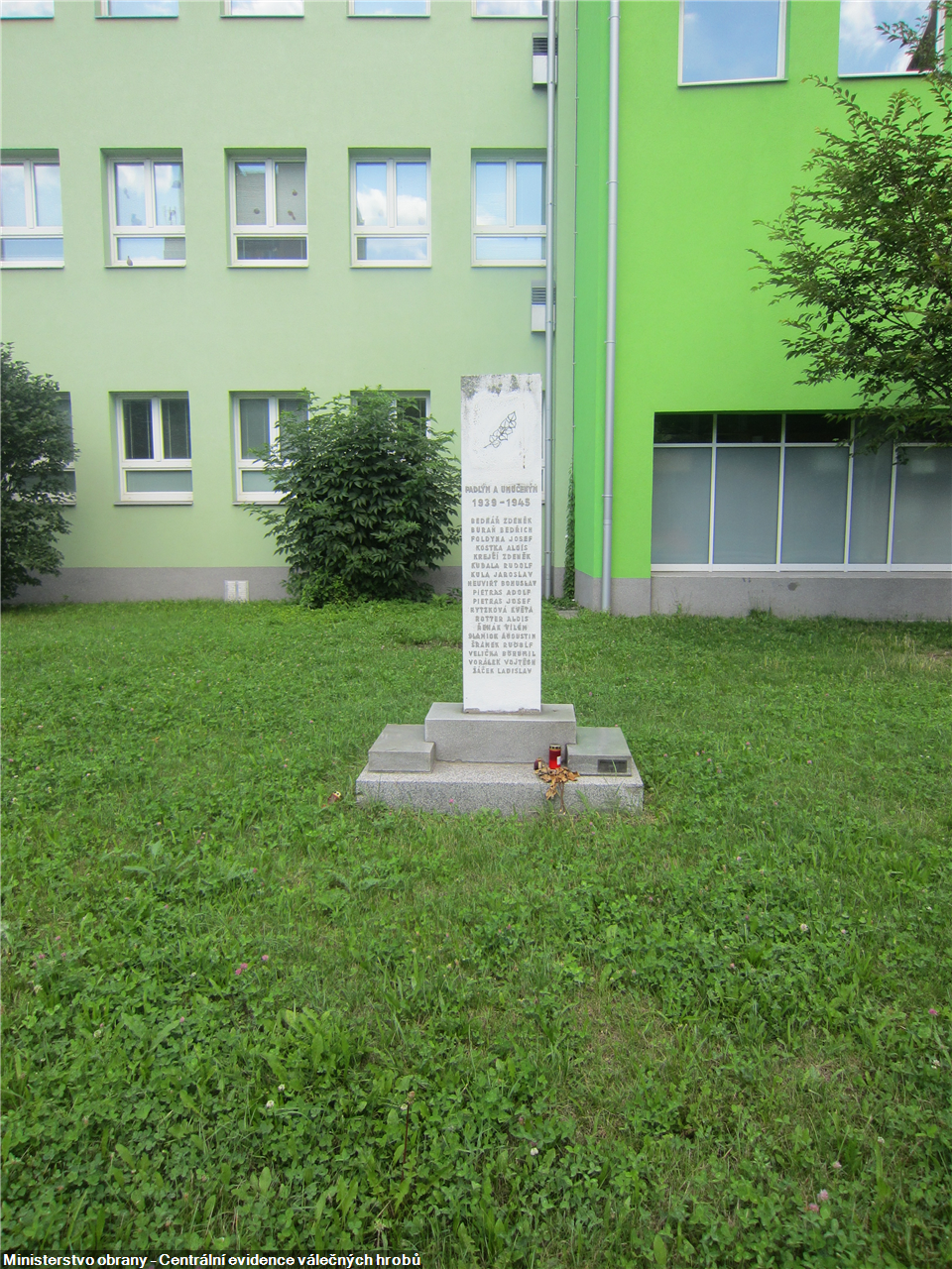 CZE8119-7967